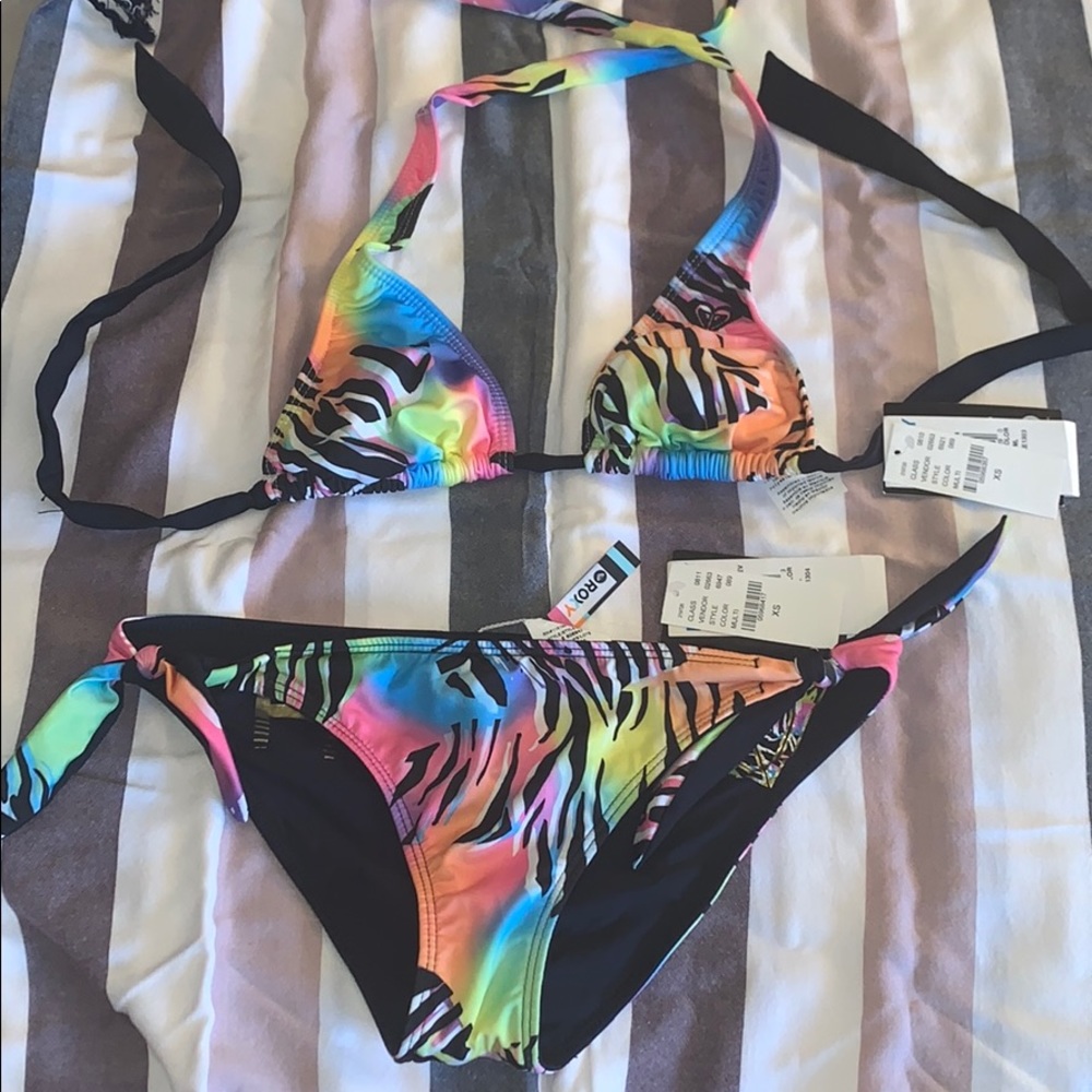 Roxy Bikini NWT Top & Reversible Bottom XS